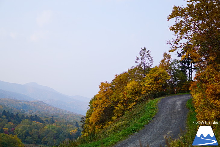 標高1,023m。錦秋に染まる手稲山へ。